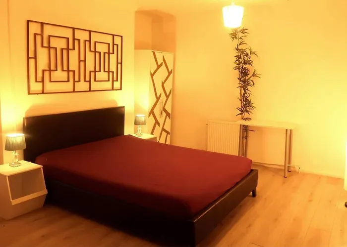 Cambridge City Center Accommodations Shared Lavatory